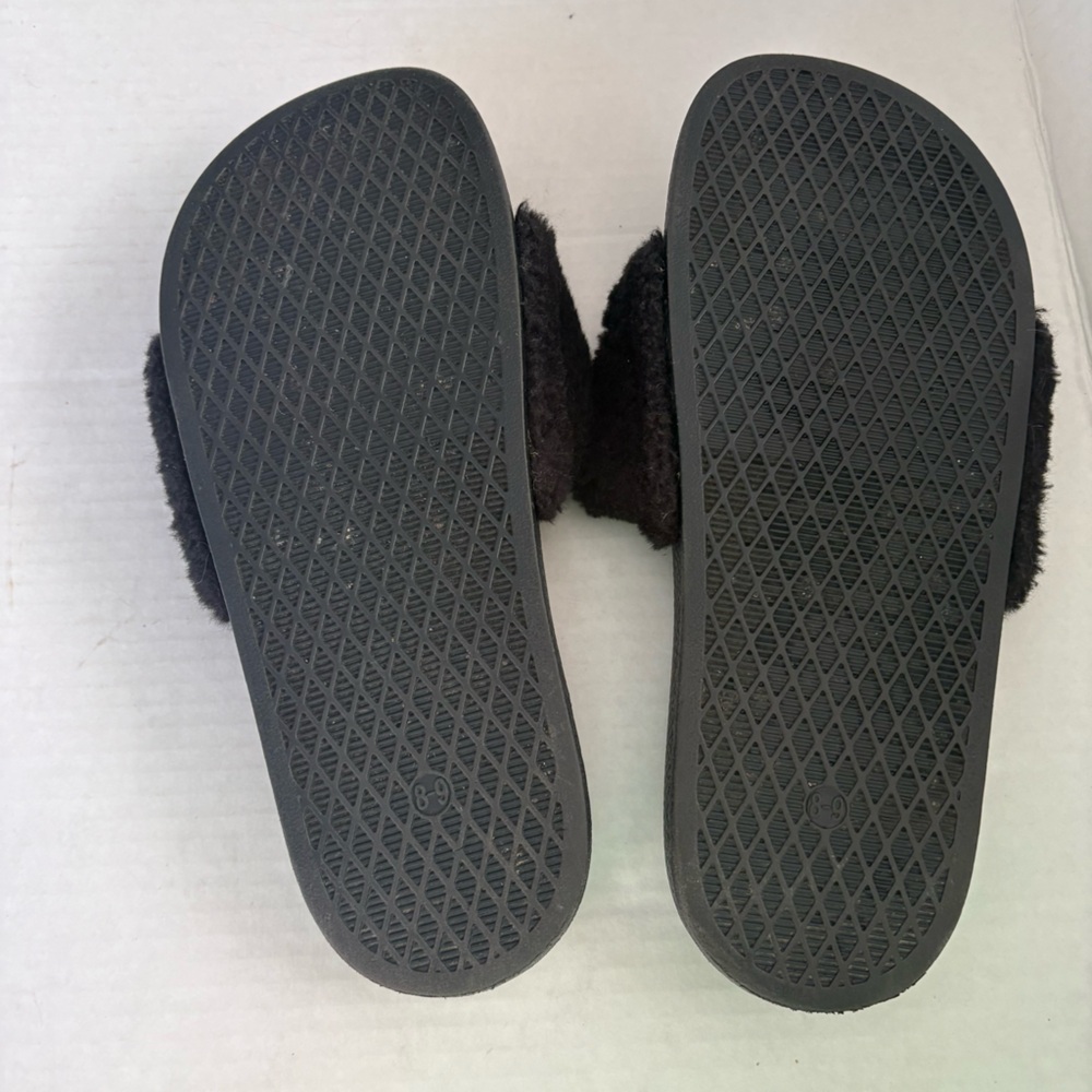 5/$25 GAP Black Fuzzy Strap Sandals 8-9 - Picture 3 of 6